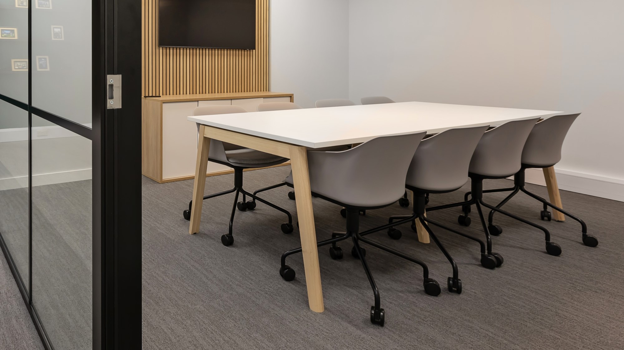 Meeting Room Furniture White Table With Ash Legs
